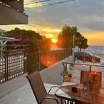 Akrotiri Luxury Apart-hotel 3*
