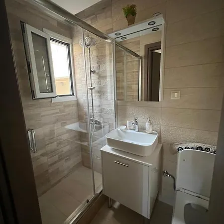 Akrotiri Luxury 公寓式酒店