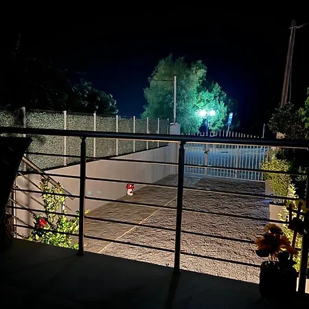 Akrotiri Luxury 公寓式酒店