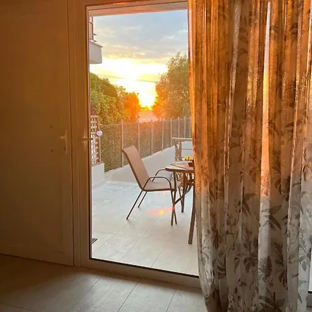 Akrotiri Luxury Trápeza