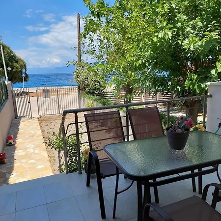 Akrotiri Luxury Апарт-отель Trapeza (Peloponnese)