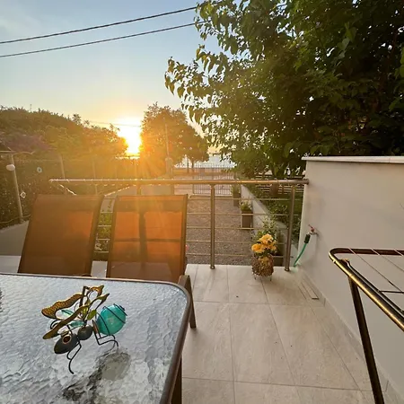 Апарт-отель Akrotiri Luxury