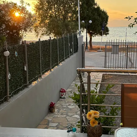 Aparthotel Akrotiri Luxury 3*