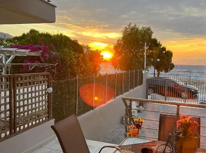 Akrotiri Luxury Apartmanhotel 3*
