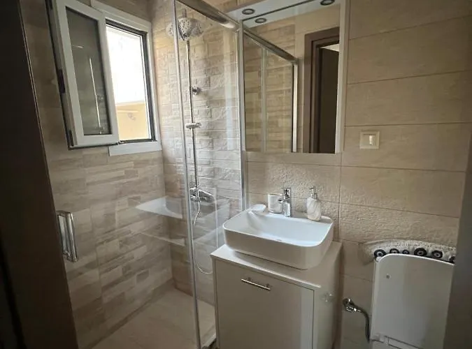 Akrotiri Luxury Apart-hotel