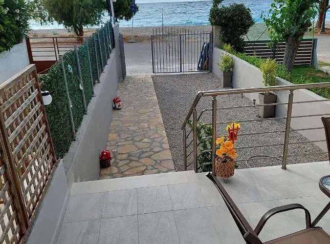 Akrotiri Luxury Apart-hotel 3*