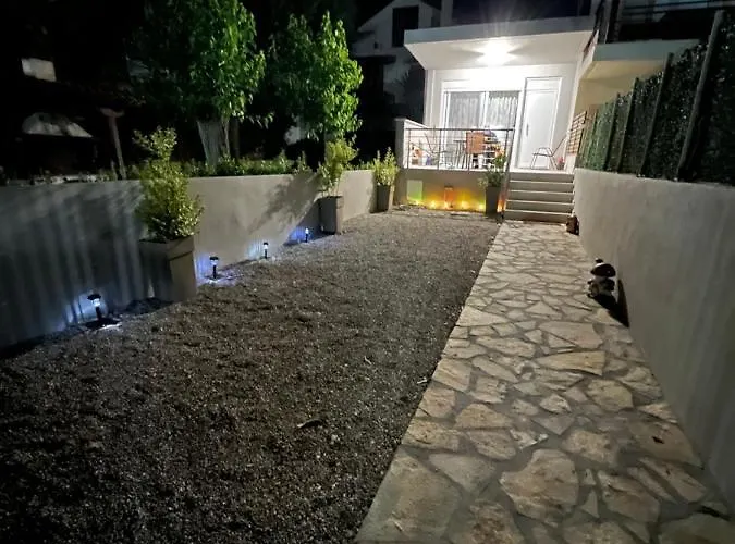 Akrotiri Luxury Apart-hotel 3*