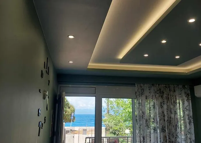 Апарт-отель Akrotiri Luxury Trapeza (Peloponnese)