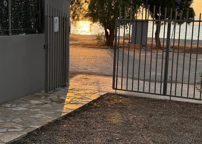 Akrotiri Luxury Trapeza (Peloponnese)