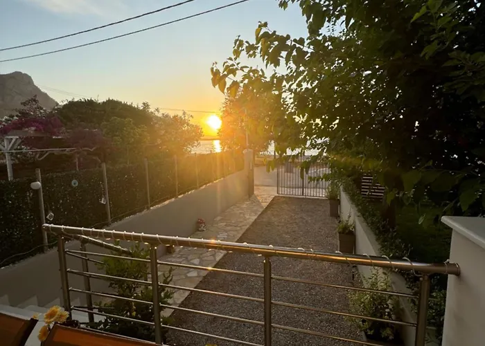 Akrotiri Luxury Апарт-отель 3*