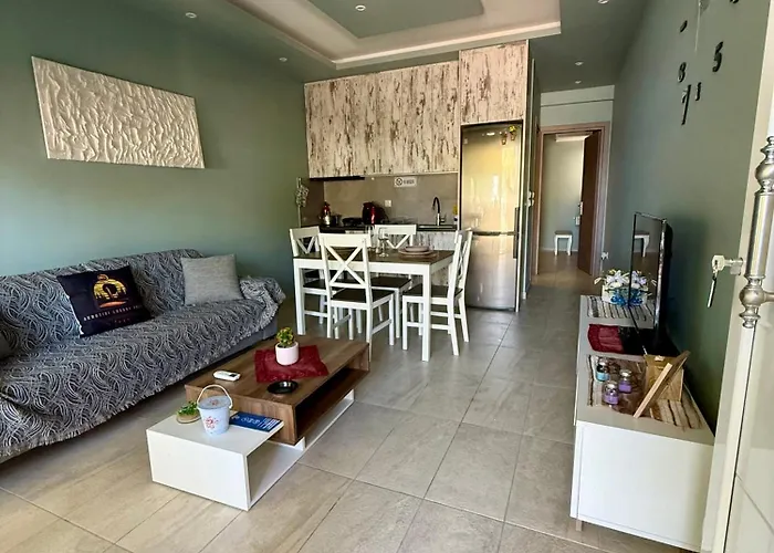 Akrotiri Luxury Apart-hotel